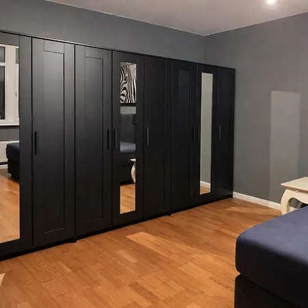 Luxury By Embassy Apartment *