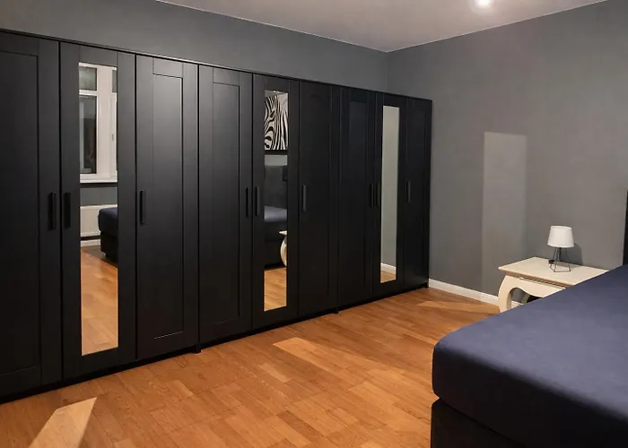 Luxury By Embassy Apartment *